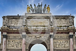 Closeup shot of the Arc de triomphe de lÃ¢â¬â¢Etoile in Prais photo